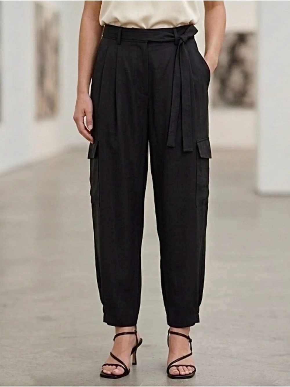 Aritzia Wilfred Straight Cargo Pants Size 2 Kafka Utility Black Like New